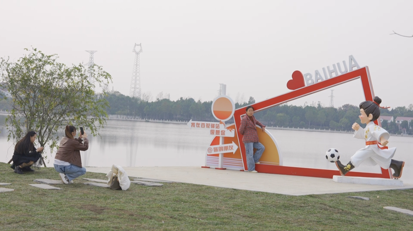 音乐公路旁的网红打卡点。