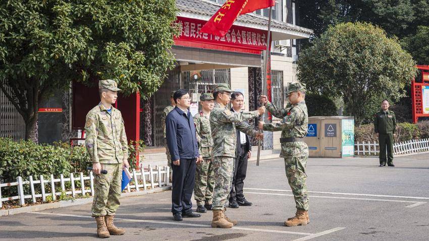 11.4  新闻稿（普通民兵连试点建设改稿）.docx