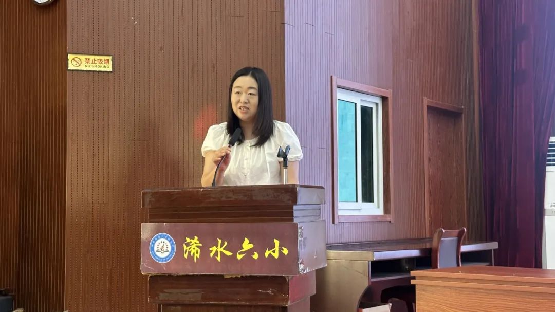 新教师代表发言.jpg