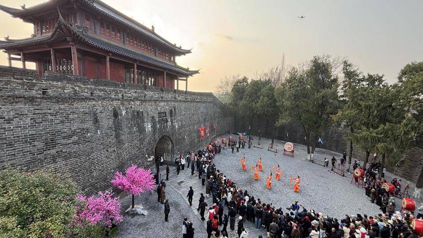 1.2烟火升腾年味浓 三义老街焕新颜.docx