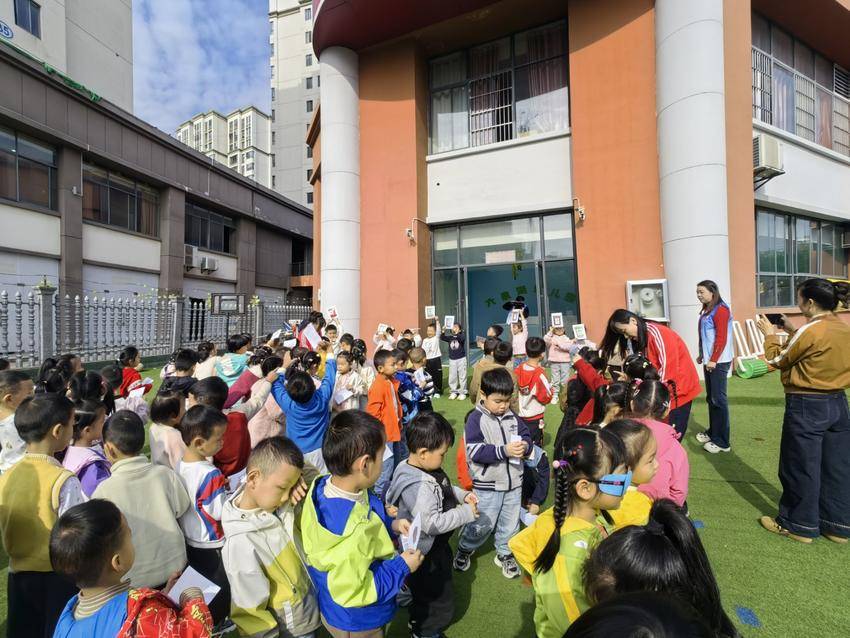 六泉湖幼儿园垃圾分类活动总结.doc