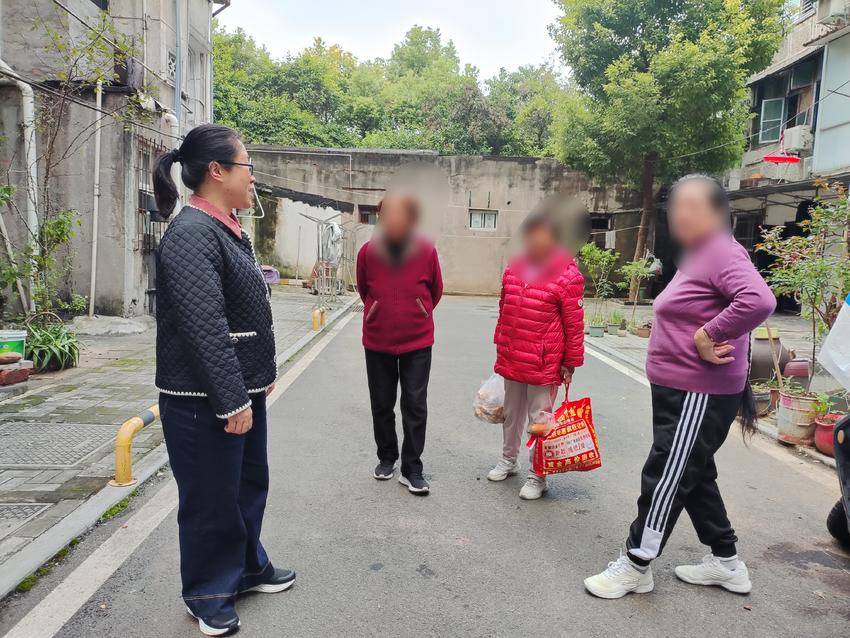 反诈宣传进小区，网格员暖心守护“钱袋子”.doc