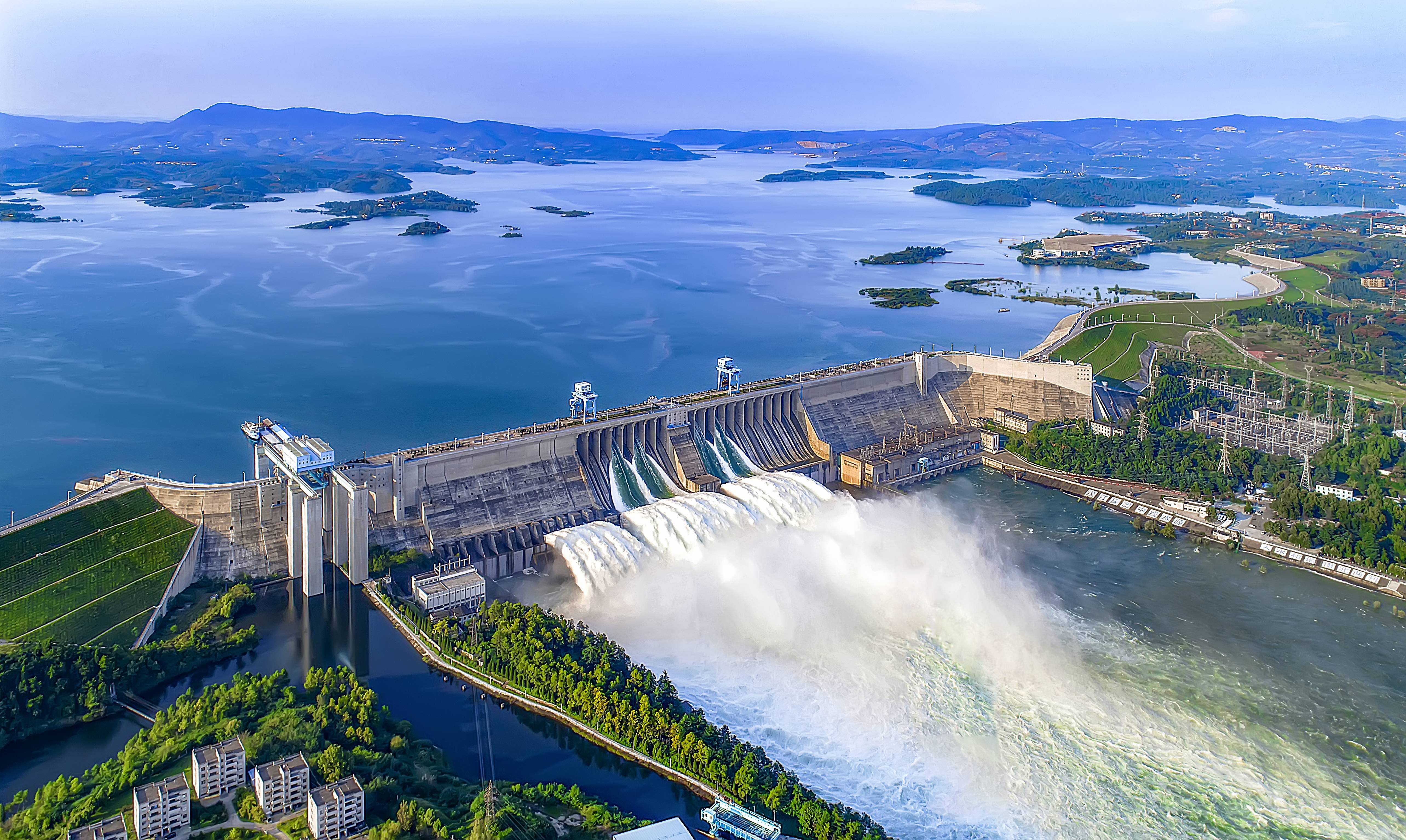 南水北调中线水源地丹江口水库及丹江口大坝。（湖北日报传媒集团记者 陈勇 摄）