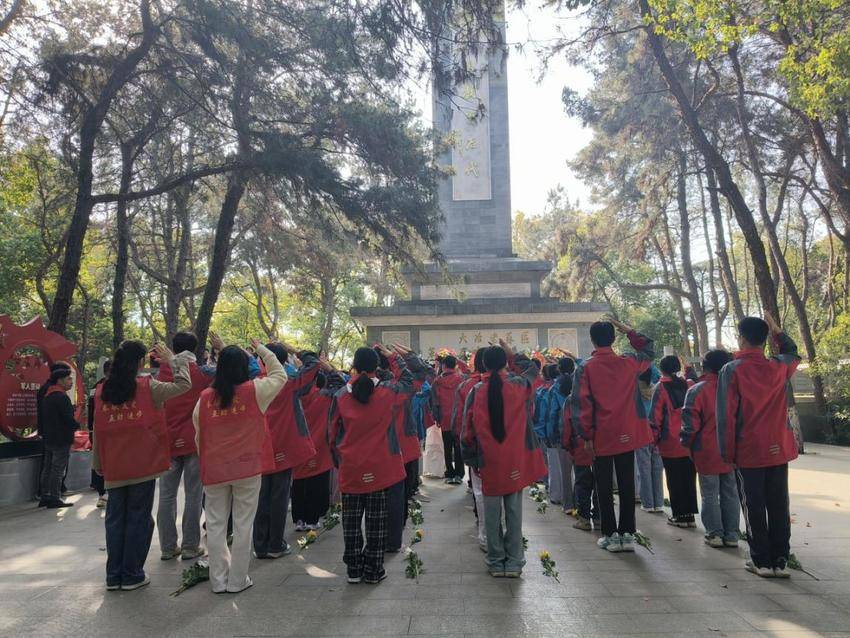 罗家桥街道.开展清明节祭英烈活动wps(2).docx