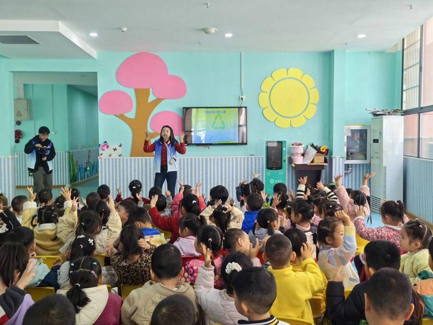 六泉湖幼儿园垃圾分类活动总结.doc