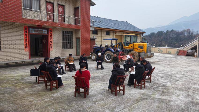 【图文】宜昌长阳：“遇4说事5号见”聚众智  “中彩”铺就乡村幸福通途(2).docx