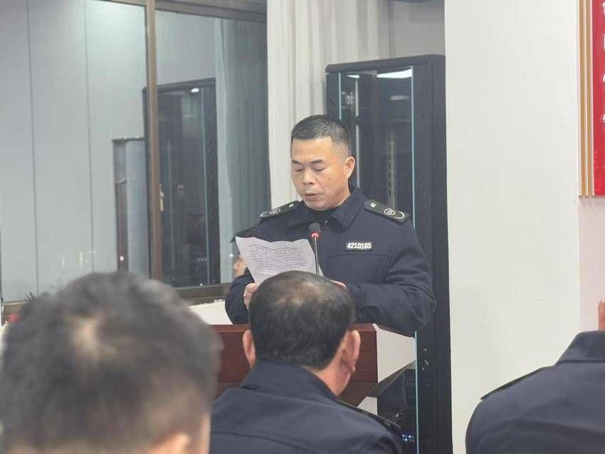【踔厉奋发开新局 笃行不怠向未来】——县交投公司召开2024年度表彰暨2025年春运动员大会(1)(1).docx