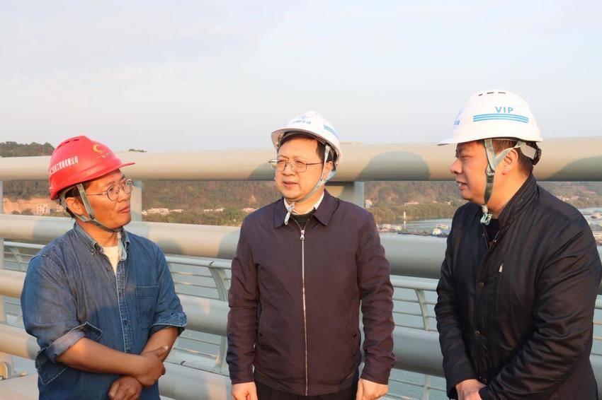 【一线传声】梧州市委常委、秘书长郝凯广带队到苍容高速调研.docx