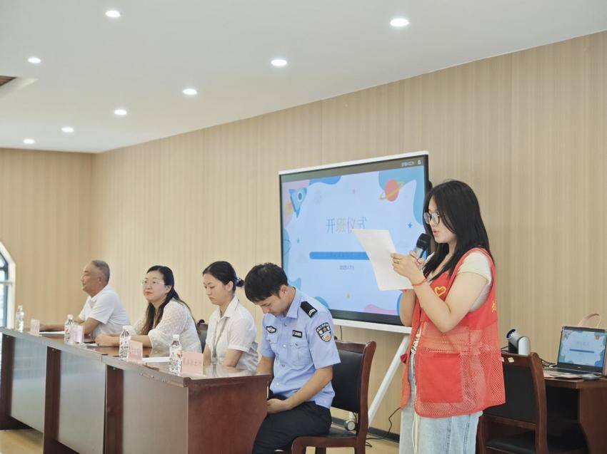 2025.7.7大湾社区暑期爱心托管班开班啦.docx