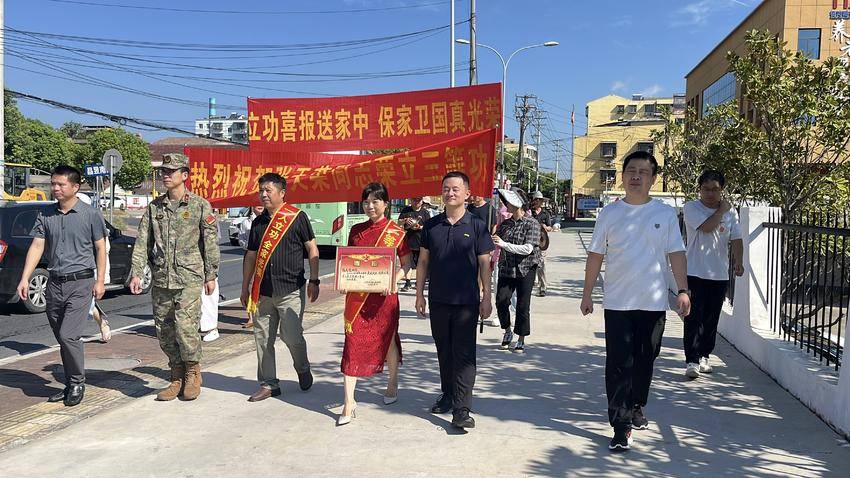 军爱民民拥军 凝聚鱼水深情——荆门高新区·掇刀区八一系列活动谱写双拥新篇章.doc