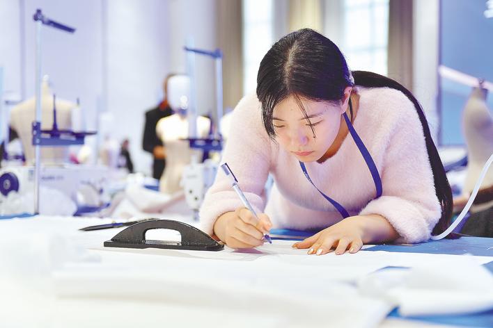 100多家企業年產量超500萬件 “潛江裁縫”搶灘全球高端戶外服市場