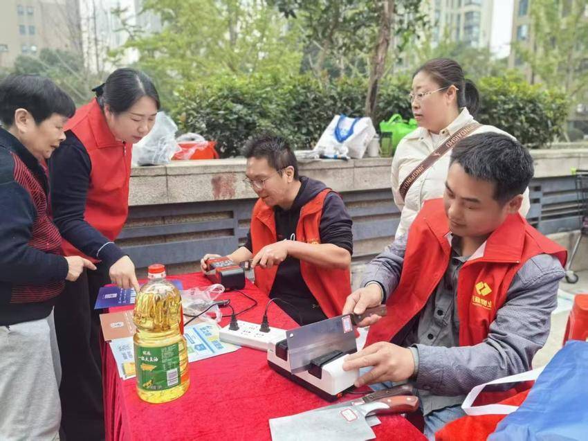 【202511.1盛世社区】童心“换”乐趣，邻里“聚”温情.docx