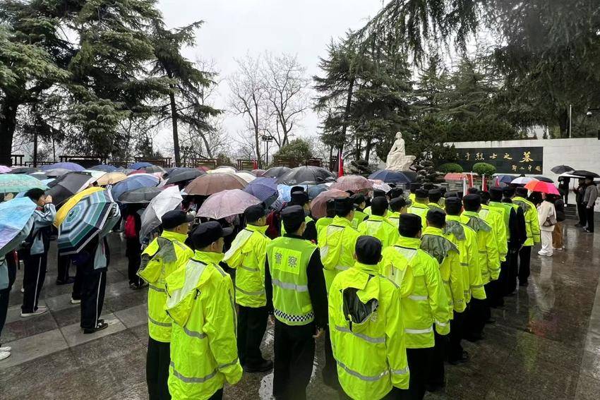 20250328警校共铸忠诚信仰 赓续红色血脉 江岸公安护航警予中学清明祭扫活动.docx