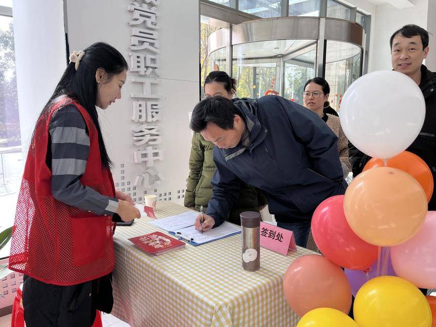 金马送福邻里乐 生物城社区新春游园会暖意浓.docx