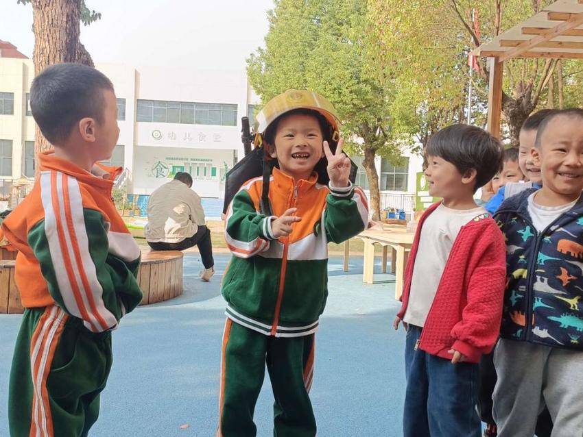 常家湾社区：消防员走进幼儿园，为萌娃们开展消防知识宣讲.docx
