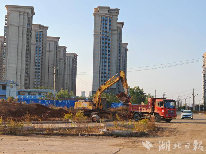 【20241111】事关保交楼！武汉新城红莲湖片区这条道路继续东延.docx