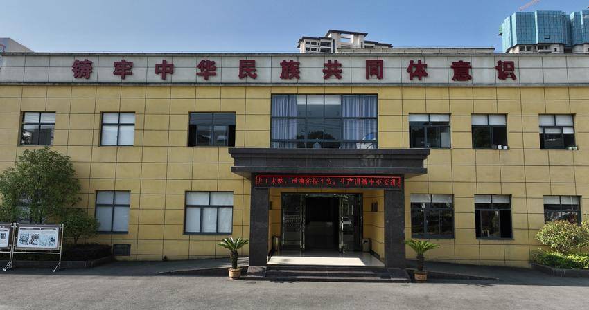 龙船调服饰公司
