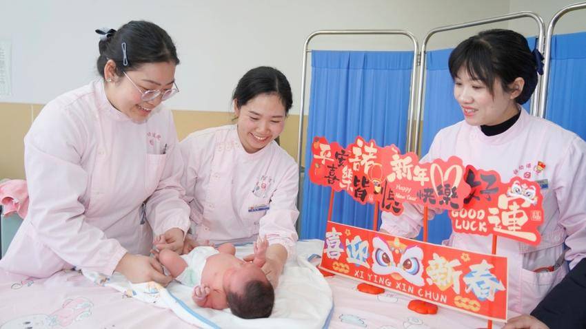 新年第一啼!天门“元旦宝宝”踏新而来.docx