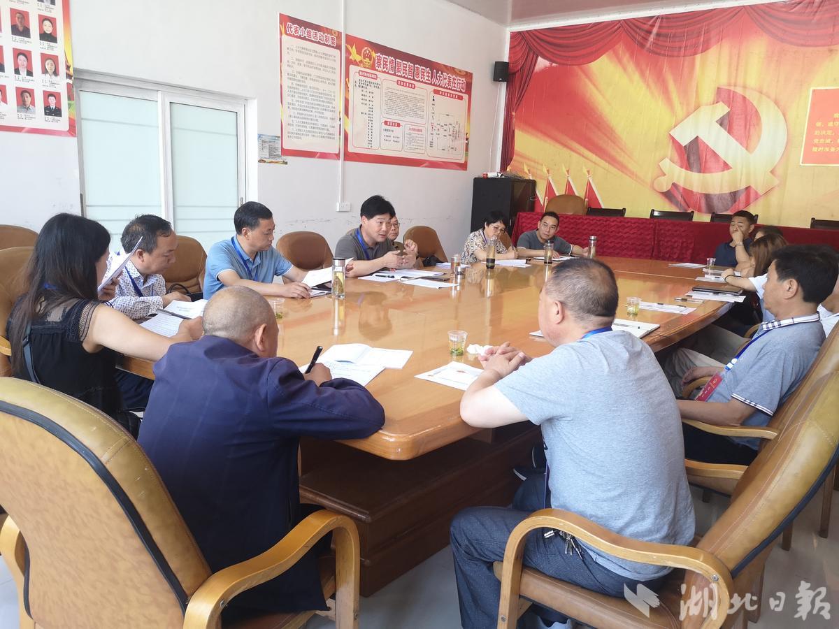 汪营龙头片区联络站人大代表座谈会