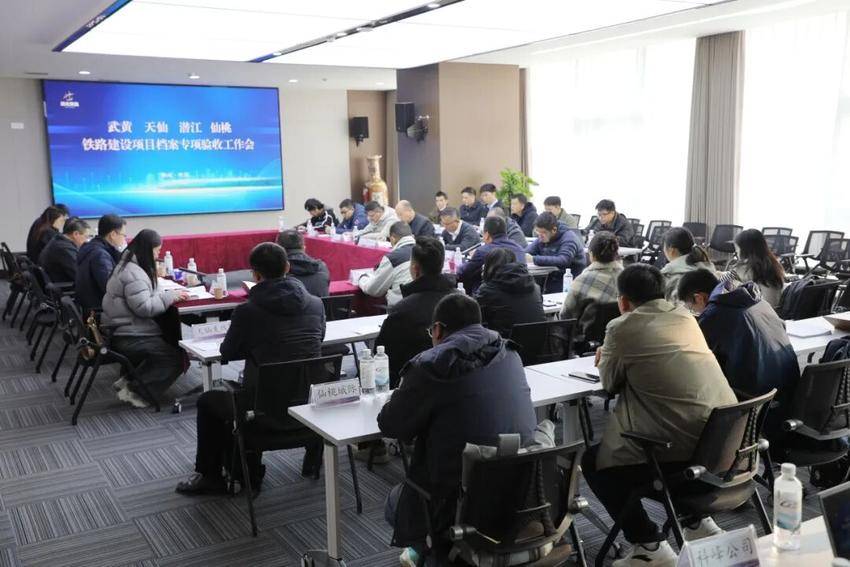 向新而行 以质致远-——湖北铁路运营公司交出2025年高质量发展新答卷.doc