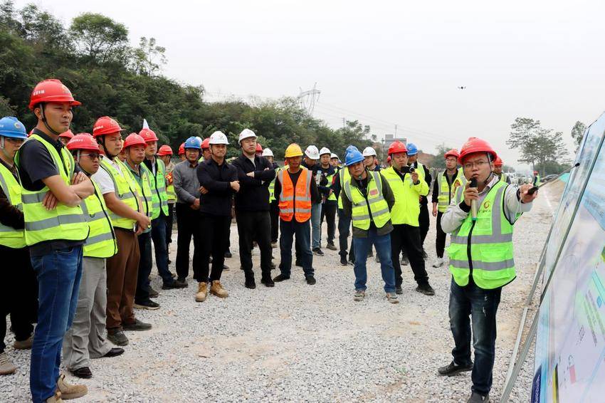 【一线传声】中交二航局南百改扩建10标举办高边坡施工观摩会.docx