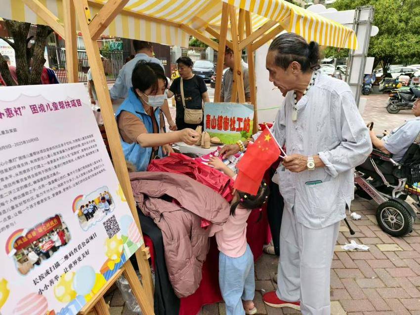 家国同庆迎双节，青山镇街道各社区共绘邻里温情画卷.docx