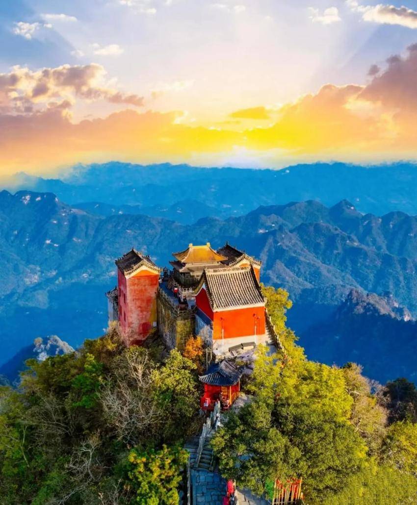 武当山推出五条暑期一日游新路线 解锁景区内外双重体验.docx
