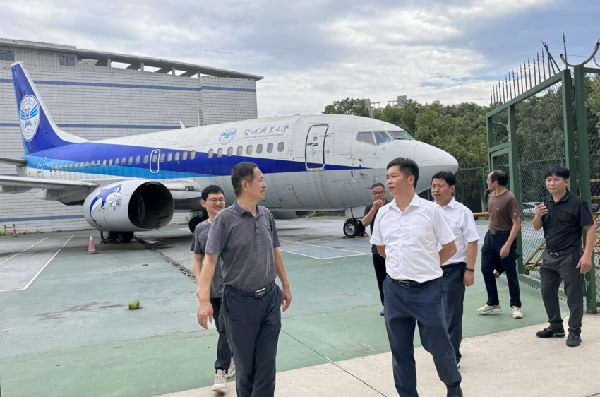 蕲春县向桥乡考察团赴鄂州职业大学深入调研.docx