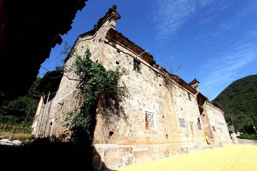 襄阳南漳：陶氏民居 古韵流芳.doc