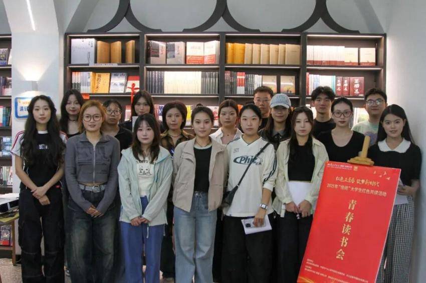 东湖读吧“书香长江”阅读周主题活动  “红色正青春·筑梦新时代”青春读书会暨武汉书展参观考察(2)(1).docx