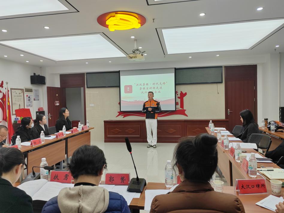 汉兴街道成立首个楼宇理事会激活“楼商居”融合治理新引擎.docx