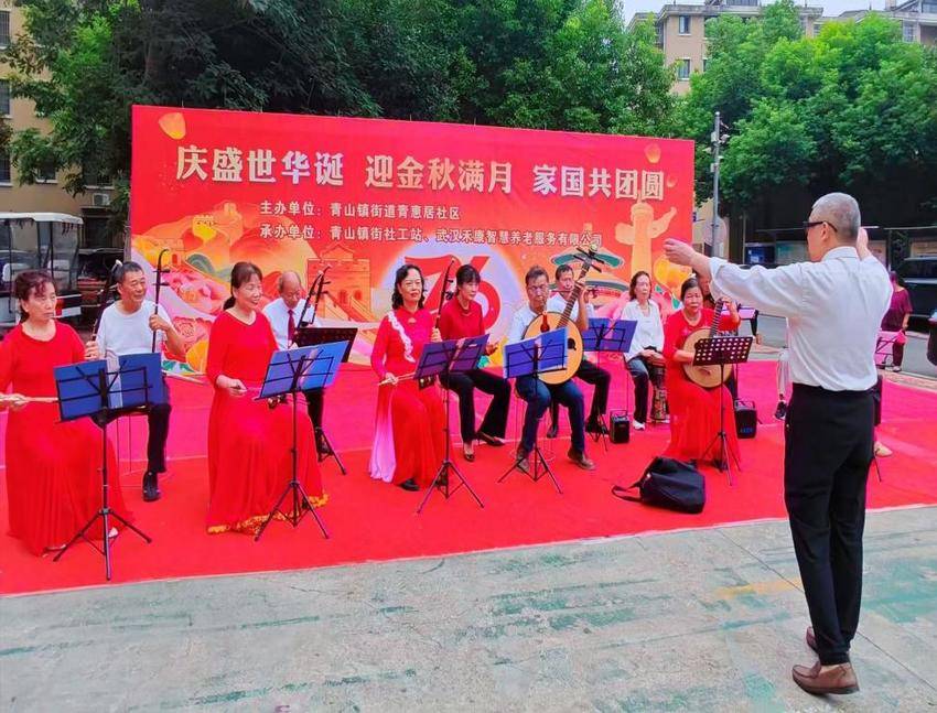 家国同庆迎双节，青山镇街道各社区共绘邻里温情画卷.docx
