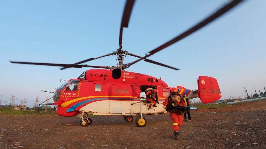 武当山航空护林站直升机群亮剑湖北省森林火灾应急演练.docx