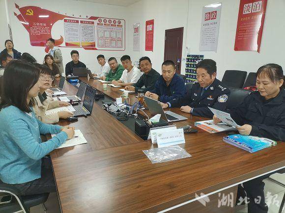 优化营商环境，广水交警给中粮家佳康随州公司送安全“礼包”