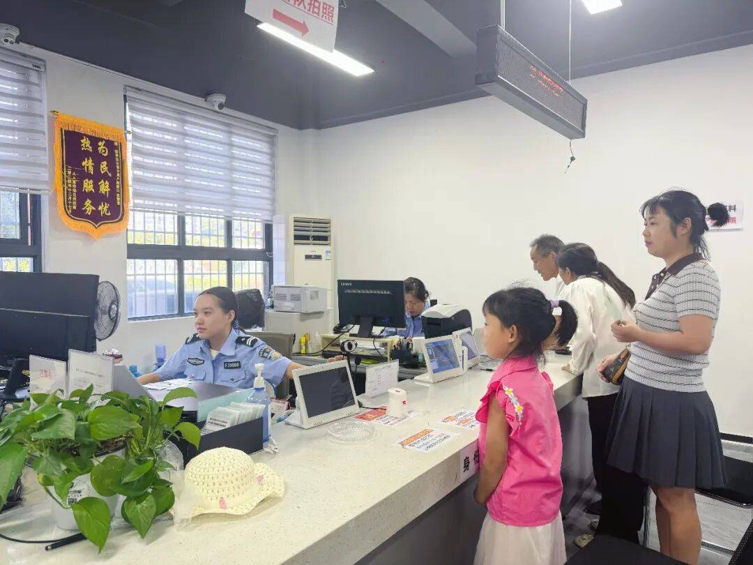 护航开学季 办证'加速度'
