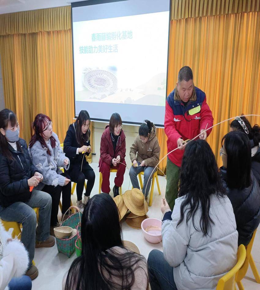 藤蔓生春色 巧手织新篇 ——云梦藤编“活态传承”之路(4).docx