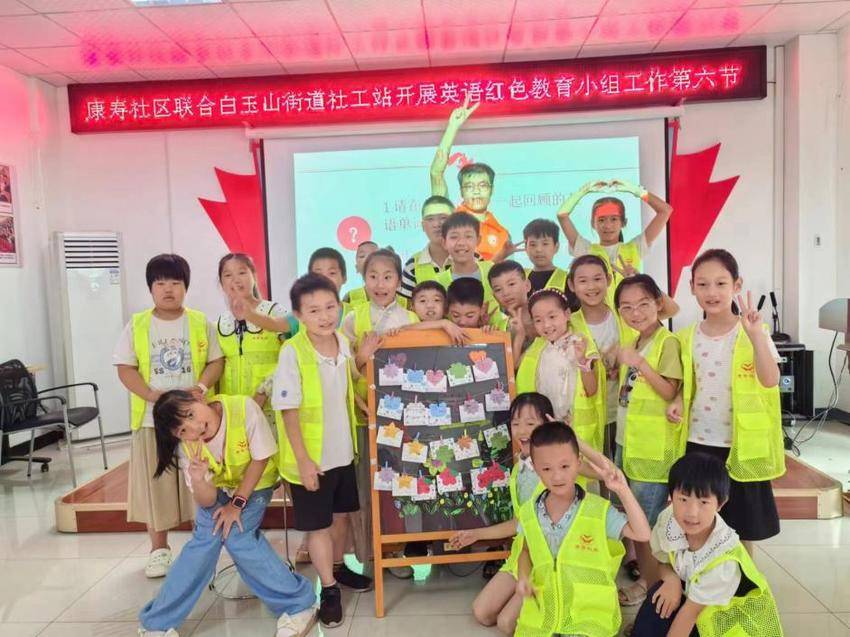 11个，青山区街道社工站打造“家门口”的服务.docx