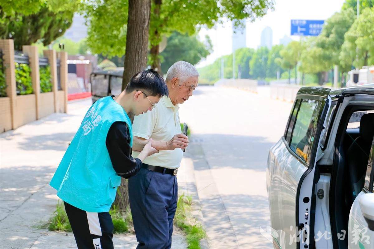 萝卜快跑联合汉阳区社会福利院，设立专属爱心接驳站