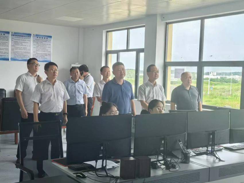 省应急管理厅赴襄阳开展重大危险源省级督导.doc