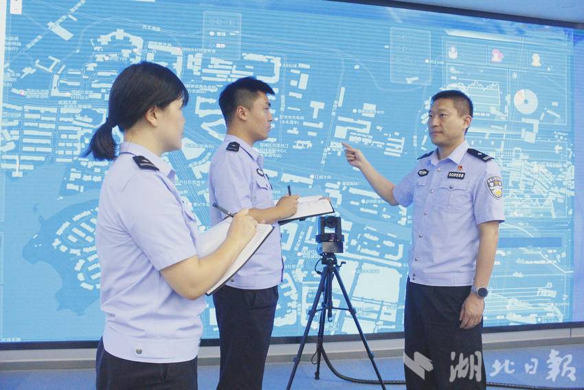 （合成作战大队民警会商案情）