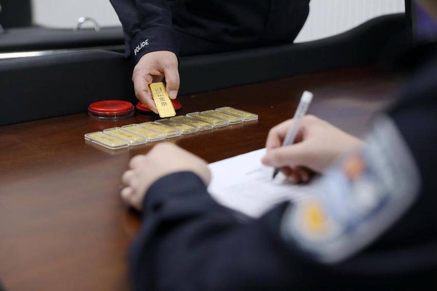 近百万金条“充值”虚假APP.docx