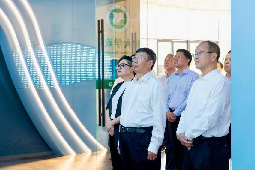 2025.7.8三峡集团党组书记、董事长刘伟平到三峡大学调研(2).docx