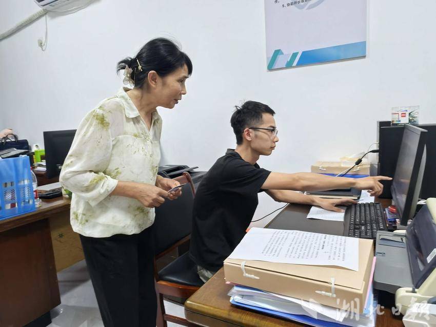 余川镇财政所：暑日田间办实事 惠农补贴暖民心.docx