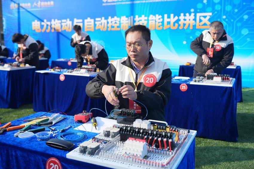 孝感市2025年光电子信息产业技能人才成果交流活动侧记(1).doc