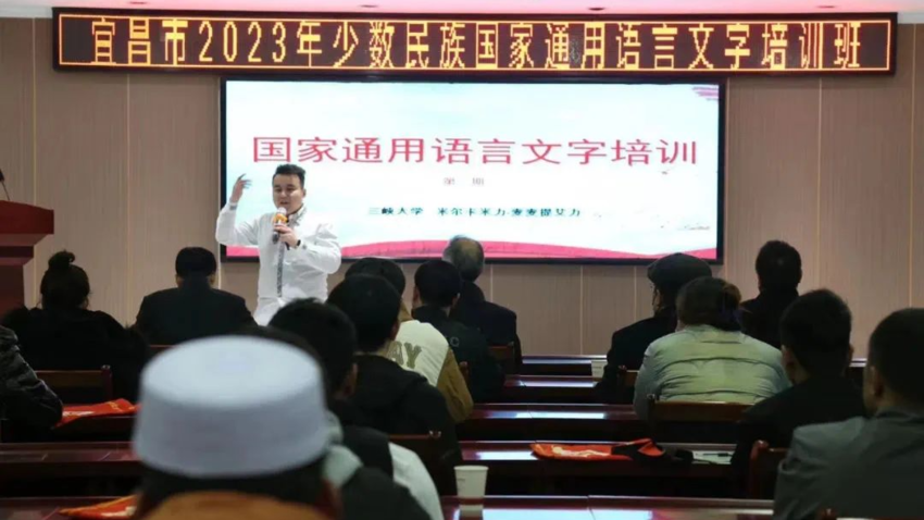 米尔卡米力十杰青年采访稿.docx