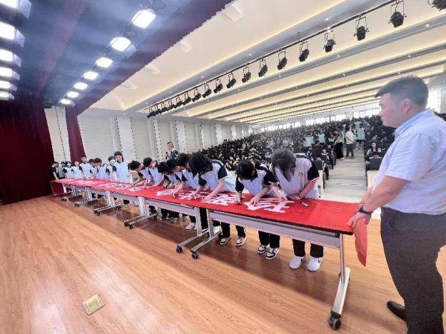 【2024.5.30】武汉新城未来学校防溺水应急演练0.docx