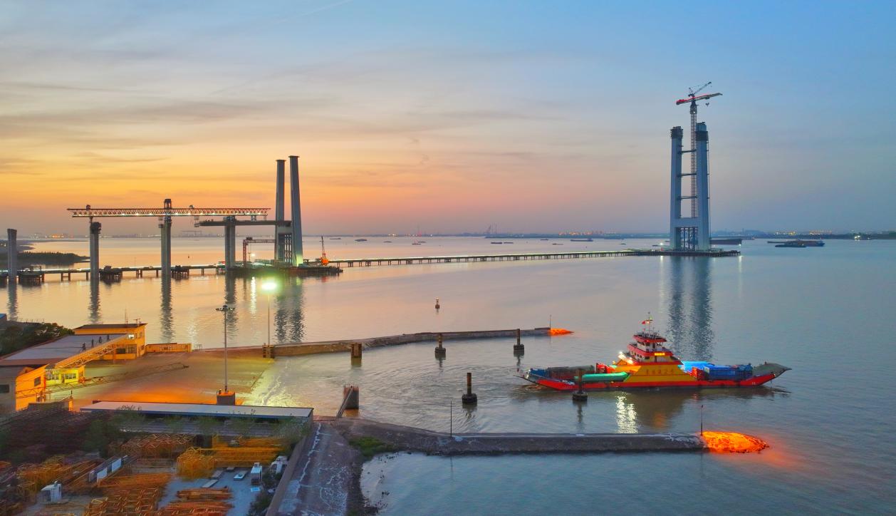 【特别策划】图见世界最高桥塔，沐浴日光拔节长高.docx