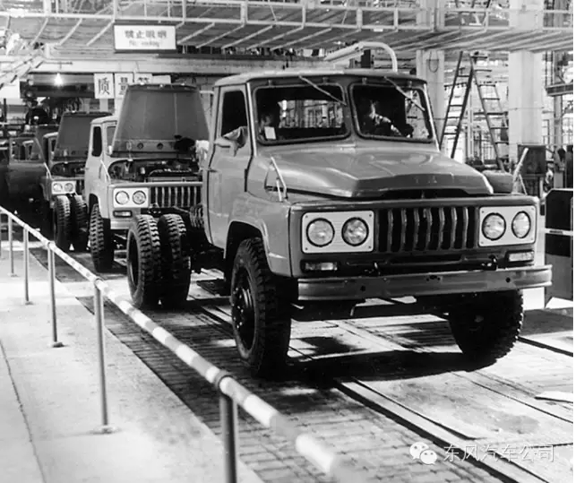 1978年7月15日，二汽EQ140五吨载重车生产能力建成。