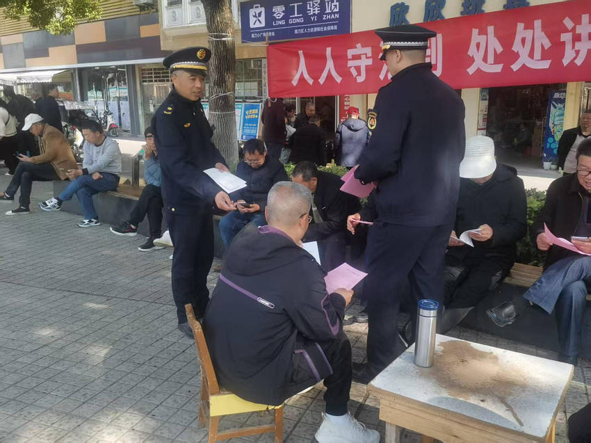 湖北荆门：“城管进社区”疏通城市治理“微循环”.doc