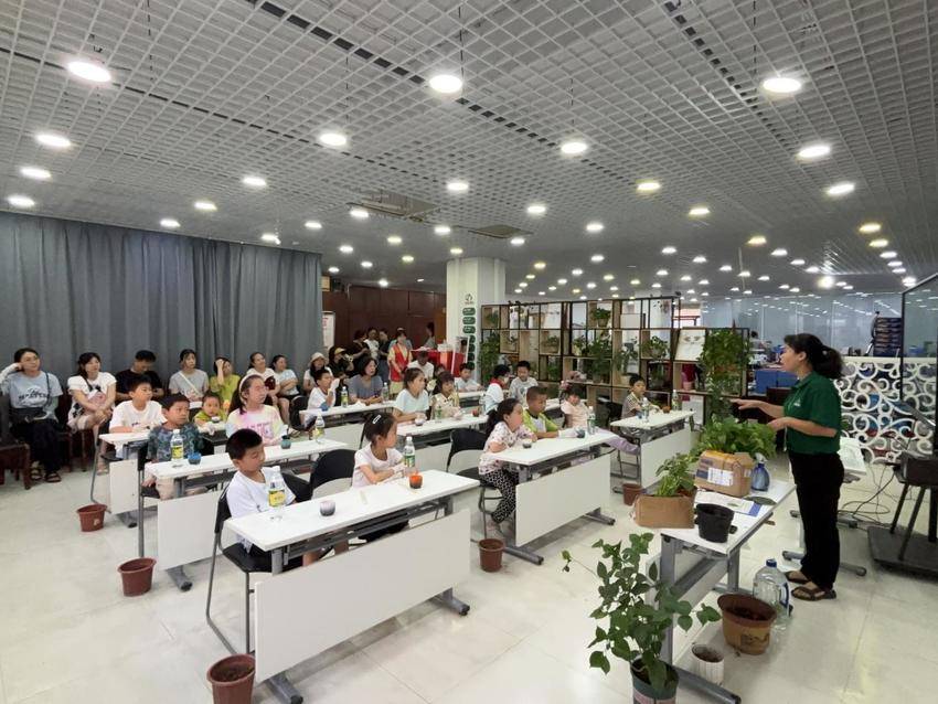 8.8“名场面”大集合！红卫路暑期托管不重样.docx